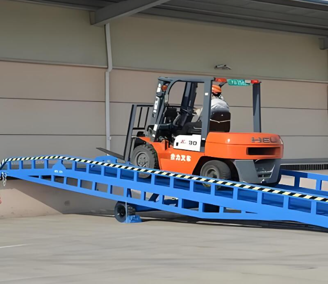 肇东移动式卸货平台（叉车用）